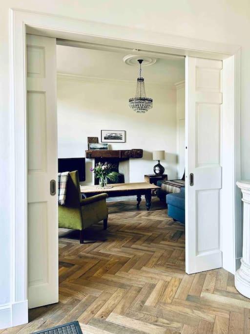 Appartement Stylish Georgian Garden + Secure Parking