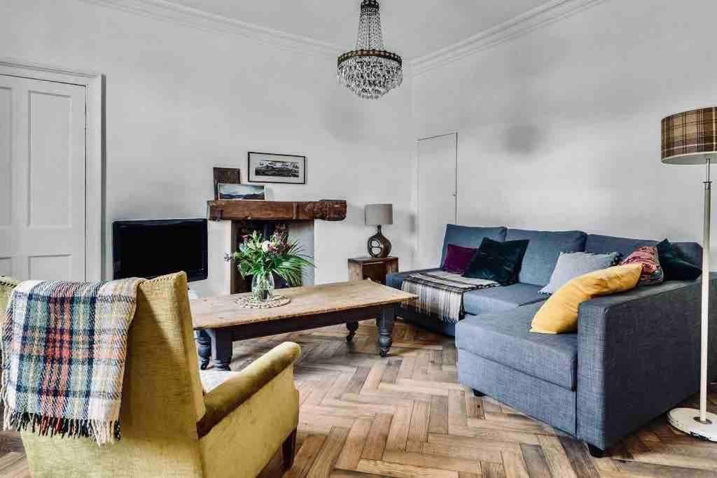 Stylish Georgian Garden + Secure Parking Appartement